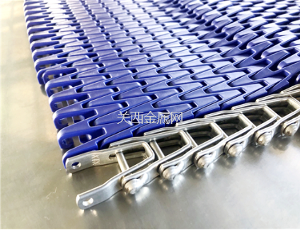 Spiral conveyor belt with plastic module and metal link